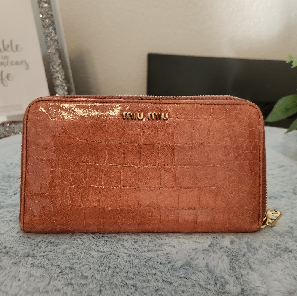 MIU MIU SALMON COLOR ZIPPY LEATHER WALLET VINTAGE